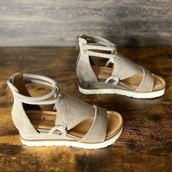 Diba True Women's Green Clover Cushioned Low Wedge Sandal in Taupe. Size 6. New! - Picture 10 of 16